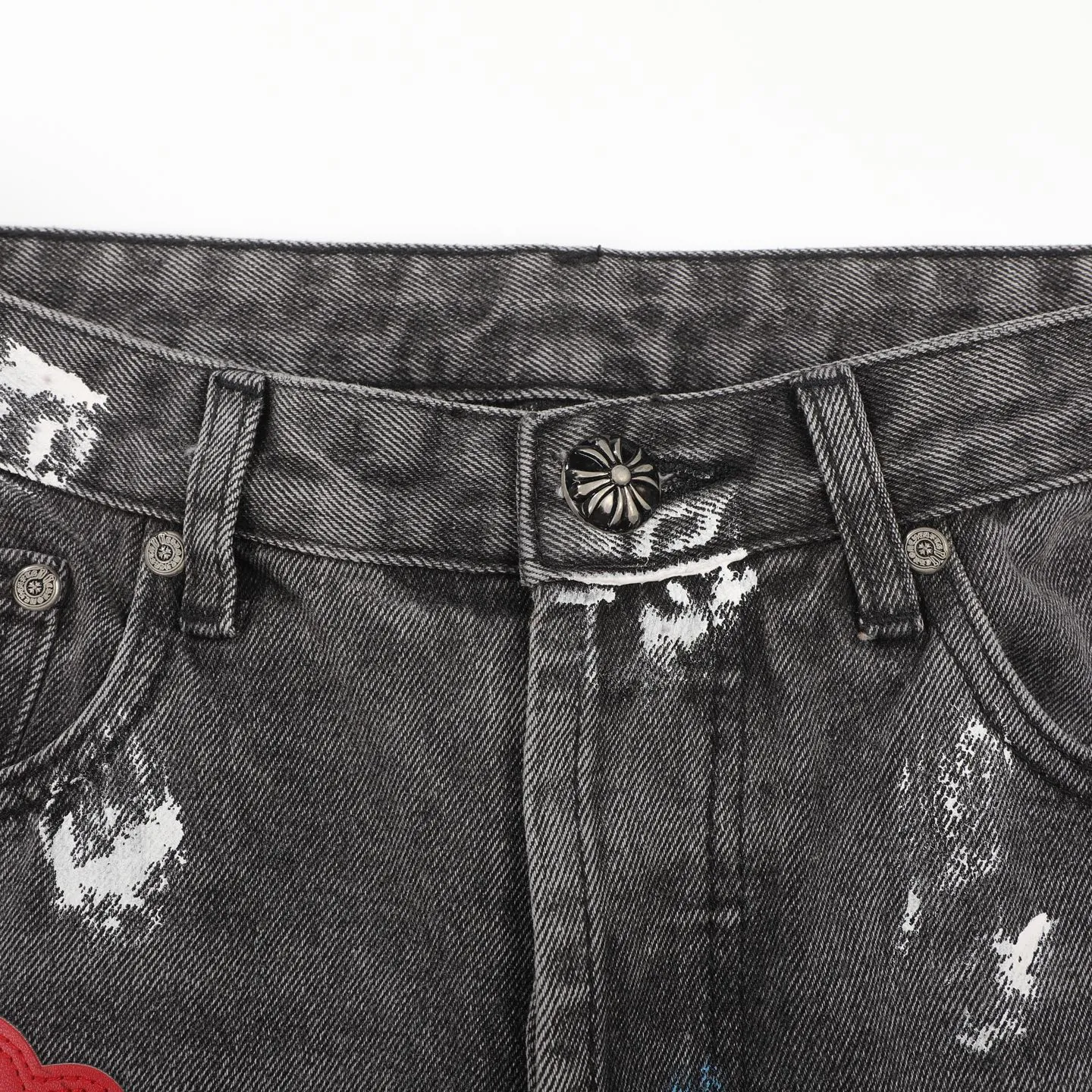 P280 GALLERY DEPT & Chrome heart Co-branded colorful leather cross loose washed flared jeans that truly restore the ultimate vintage texture. The original hardware and accessories are washed and other elevators. The QR code analysis is all purchased from the original factory. The degree of restoration is high. You are welcome to compare with a certain product ~ Three-dimensional version Loose and comfortable without being too picky about your body shape Make you taller and slimmer Factory Seiko Original factory quality control Same style for men and women Can be matched with couples Versatile recommendation Necessary jeans D332 for all seasons Trendy people have been disappointed. From the quality selection of fabrics, the tailoring of details, and the matching of patterns, everything is impeccable! The upper body is so handsome when worn...it can be easily worn by men, women and children! The craftsmanship is made of heavy-duty washed pure cotton denim fabric. After washing, it is soft and thick and looks very stylish when worn. Size: 28/30/32/34/36 Waist: 70/75/80/85/90 Knee: 44.5/46/47.5/49/50.5 Pants length: 102/104/106/108/110